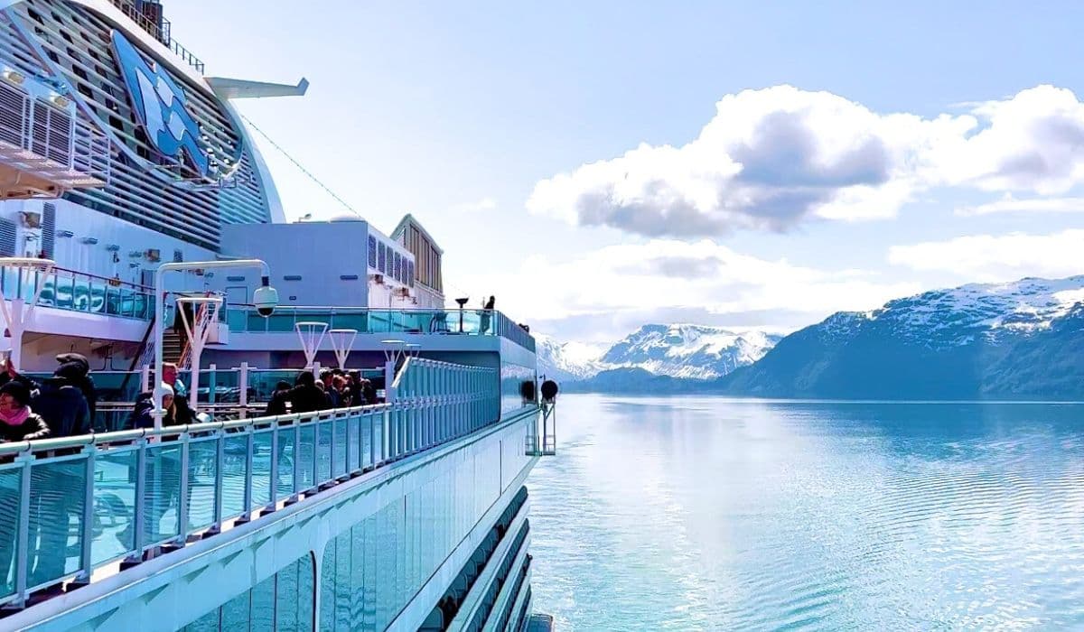 Alaskan Glacier Blues & Coastal Views • 7 Nights